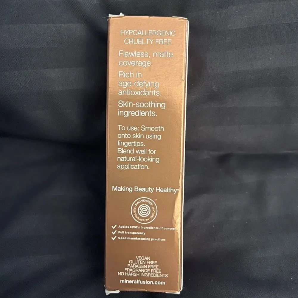 NWT Mineral Fusion Liquid Foundation ✨ - Picture 3 of 5